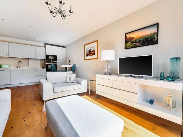 Flat for sale in Littlecote, West Sussex