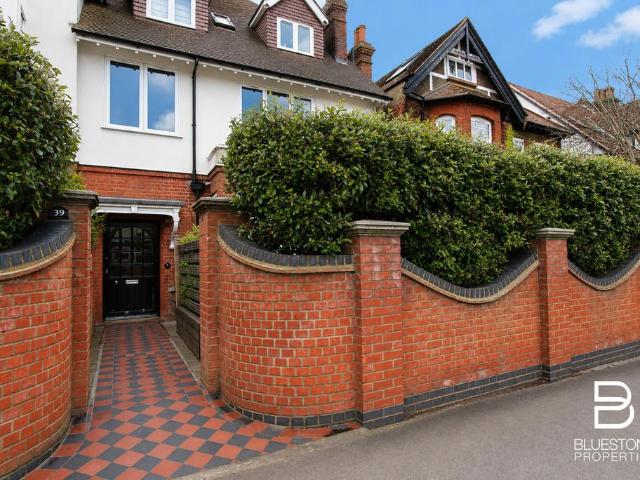 Flat for sale in London Borough of Croydon, Greater London
