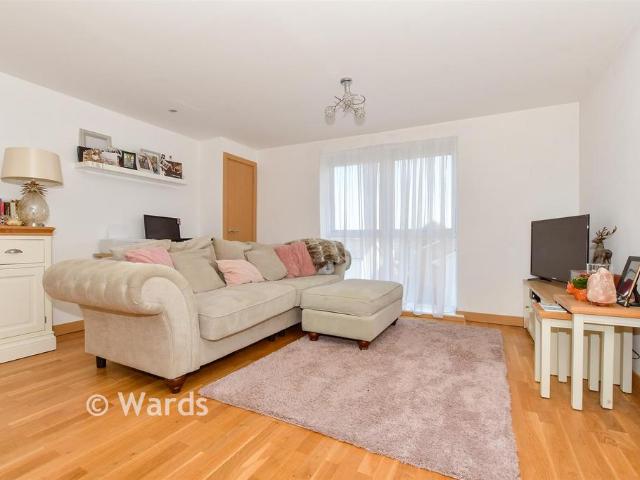 Flat for sale in The Bridge, Kent