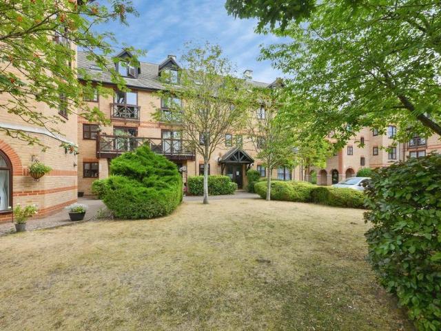 Flat for sale in Epping, Essex