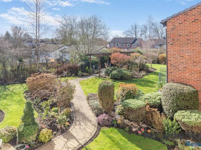 Flat for sale in Lakes Estate, Handforth