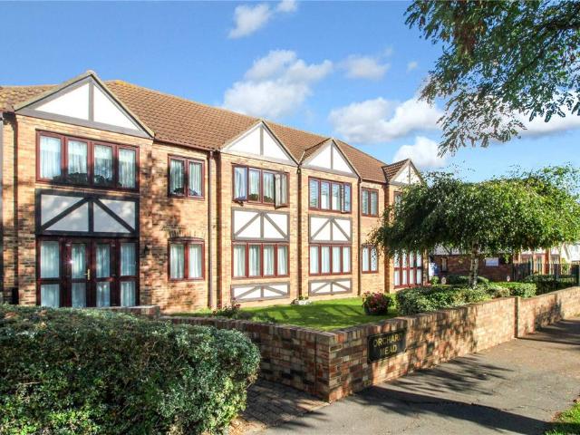 Flat for sale in Alton Barnes, Essex
