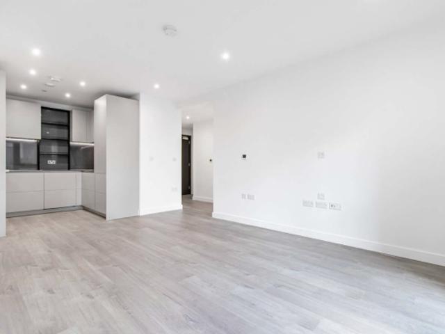 Flat for sale in Woodberry Down, Stamford Hill