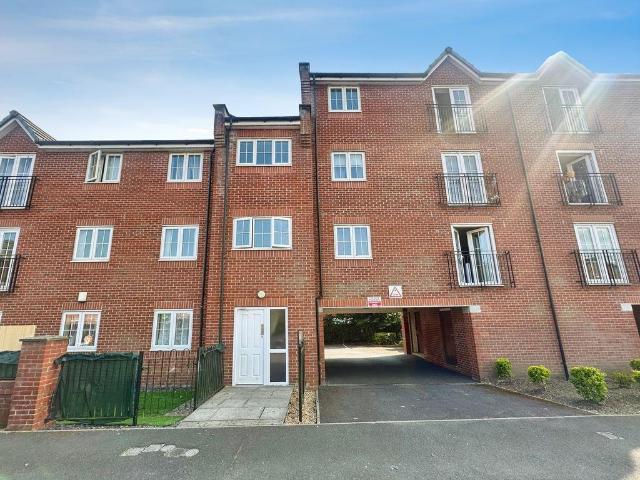 Flat for sale in Gigg, Bury