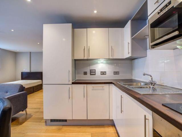 Flat for sale in Old City, Bristol
