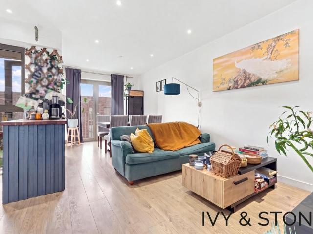 Flat for sale in London Borough of Newham, Greater London