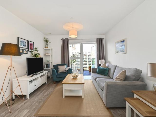 Flat for sale in London Borough of Newham, Greater London