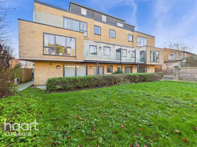 Flat for sale in Chesterton, Arbury