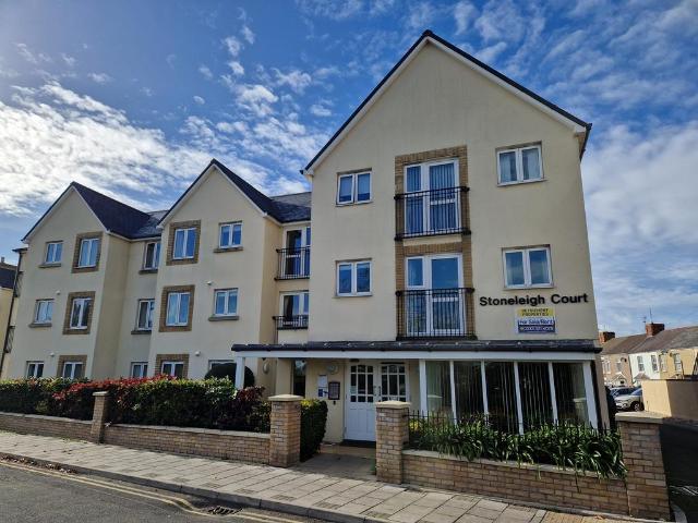 Flat for sale in Porthcawl, Nottage