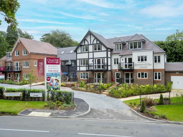Flat for sale in Oxted, Hillview