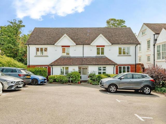 Flat for sale in Red Hill, Surrey