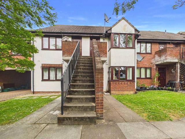 Flat for sale in Wotton Pitch, Gloucester
