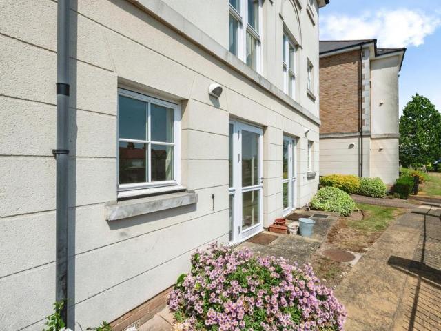 Flat for sale in Windmill Hill, Hamerton