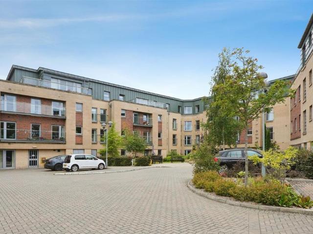 Flat for sale in Barnton, Scotland