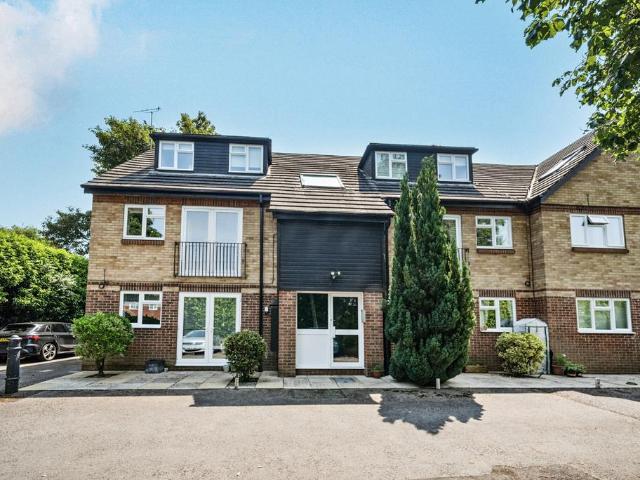 Flat for sale in Henley-on-Thames, Berrick Salome