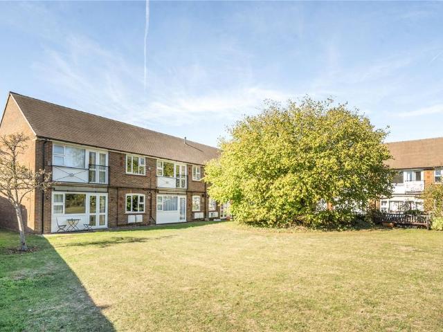 Flat for sale in Beaconsfield Old Town, Beaconsfield