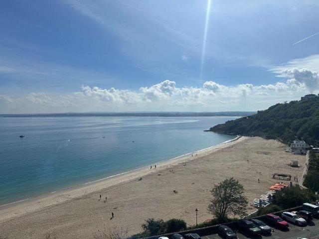 Flat for sale in Penbeagle, Cornwall