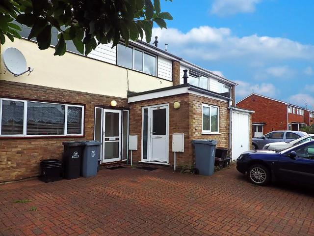 Flat for sale in Deer Park, Black Bourton