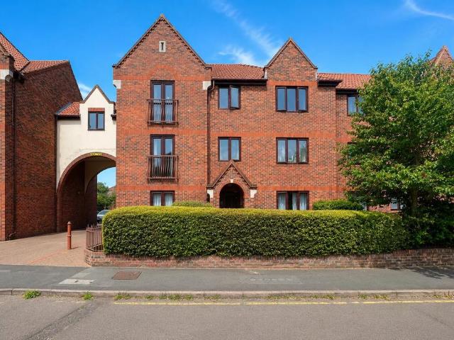 Flat for sale in Highwoods, Fordham Heath