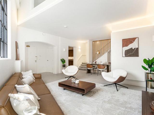 Flat for sale in London Borough of Hackney, Greater London