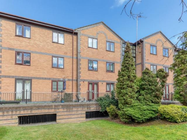 Flat for sale in Daws Hill, Cressex