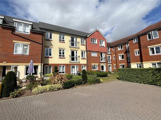 Flat for sale in Highcliffe