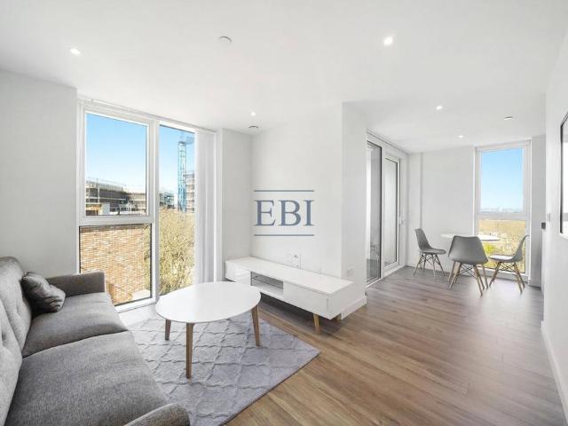 Flat for sale in Woodberry Down, Stamford Hill