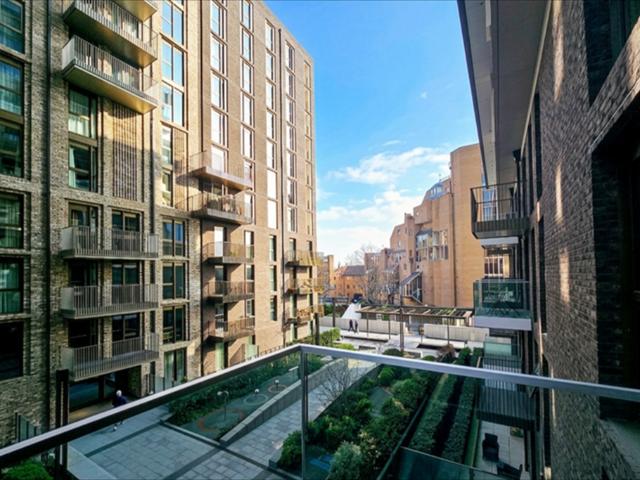 Flat for sale in St. George in the East, Wapping