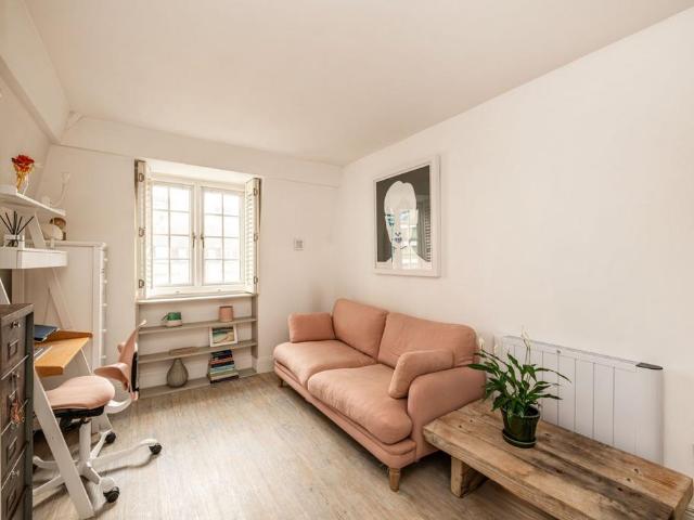 Flat for sale in Belgravia, Greater London