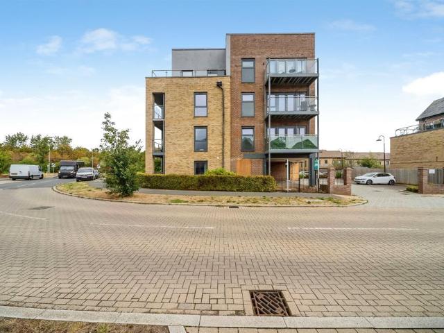 Flat for sale in Monkston Park, Milton Keynes