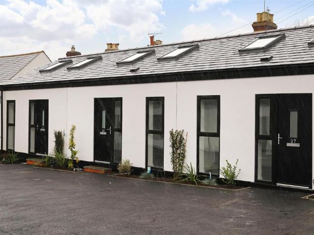 Flat for sale in Rose Hill, Pachesham Park
