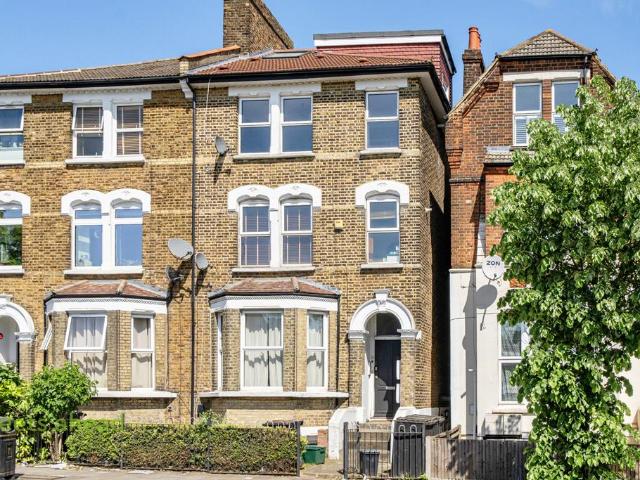 Flat for sale in Anerley, Greater London
