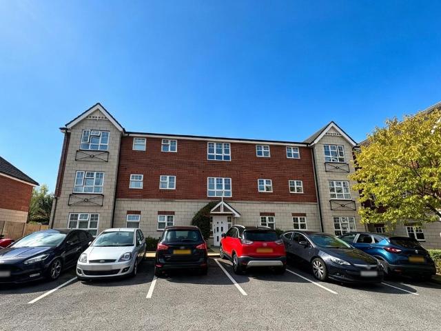 Flat for sale in Kingsmead, Davenham