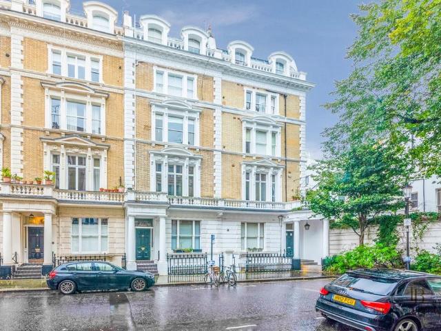 Flat for sale in Notting Hill, Greater London