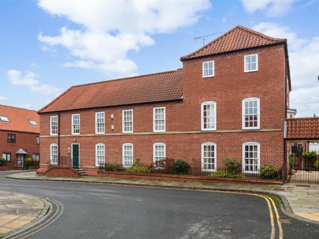 Flat for sale in High Field, York
