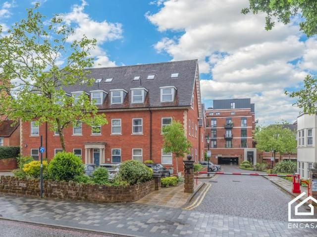 Flat for sale in Blossomfield, West Midlands