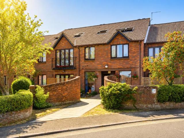 Flat for sale in St Albans, Five Acres