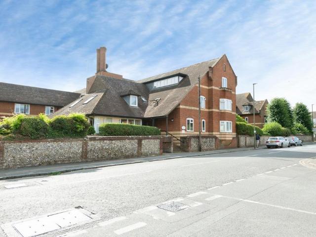 Flat for sale in Rose Hill, Pachesham Park