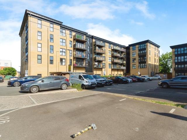 Flat for sale in Pin Green Industrial Area, Shephall