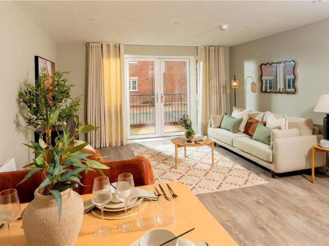 Flat for sale in Heol-las, Surrey