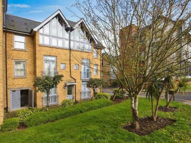 Flat for sale in St. Mildred's, The Bridge