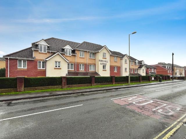 Flat for sale in Farnborough, Hampshire