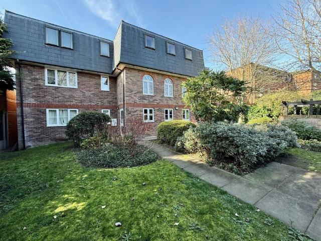 Flat for sale in Navestock Side, Essex