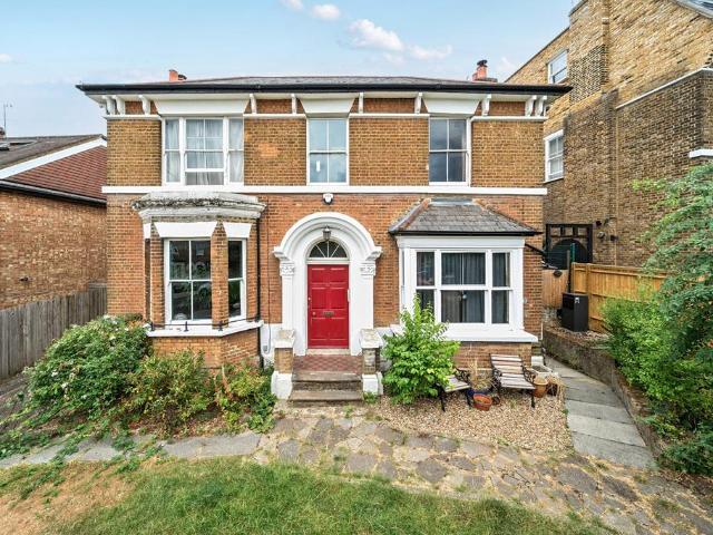 Flat for sale in East Dulwich, Greater London