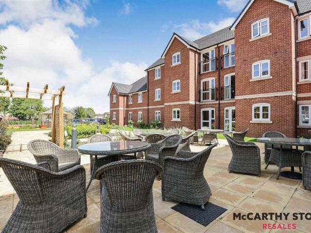 Flat for sale in Overslade, New Bilton