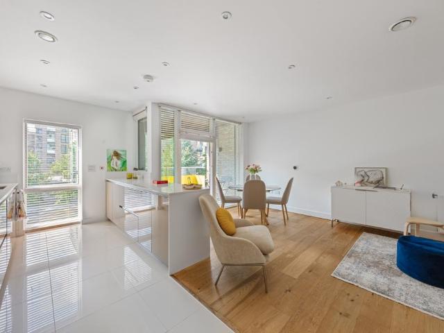 Flat for sale in Greenwich Millennium Village, Greater London