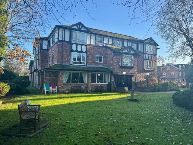 Flat for sale in Cheadle, Greater Manchester