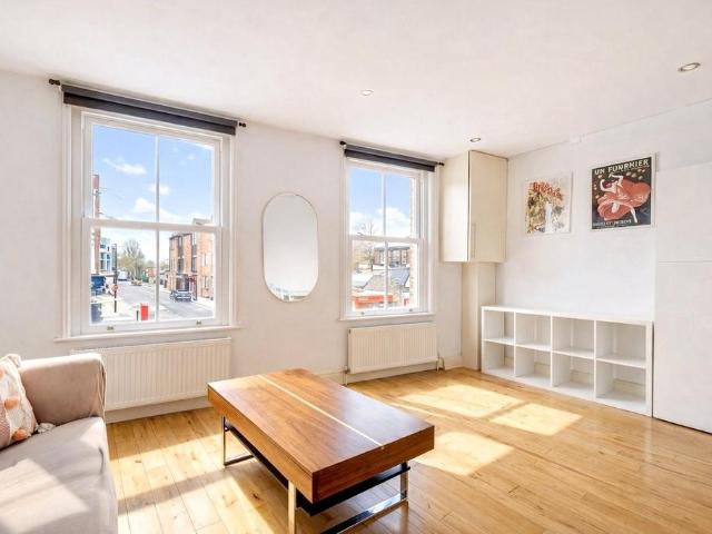Flat for sale in Wandsworth, Greater London