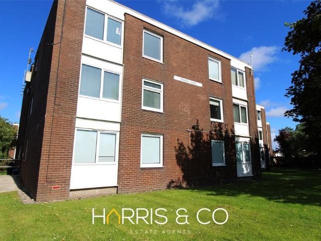 Flat for sale in Broadwater, Wyre