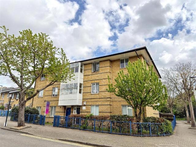 Flat for sale in Beckton, Greater London